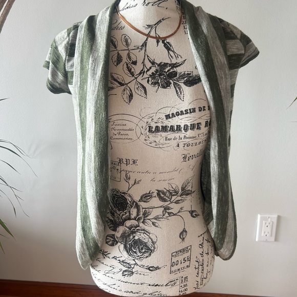 POETRY Brand. Size S/M cardigan. Drawstring waist that cinches at the back. - Picture 2 of 6